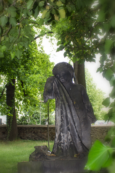 Grabfigur auf dem Friedhof Alte Kirche (Gerd Fehre)